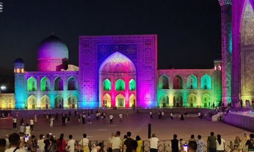 Licht und Musik Show auf dem Registan Platz