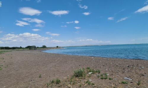 ruhiger Fleck am Qapsagay Reservoir