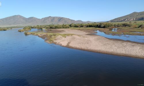 überall schöne, natürliche Fluss und Bachläufe